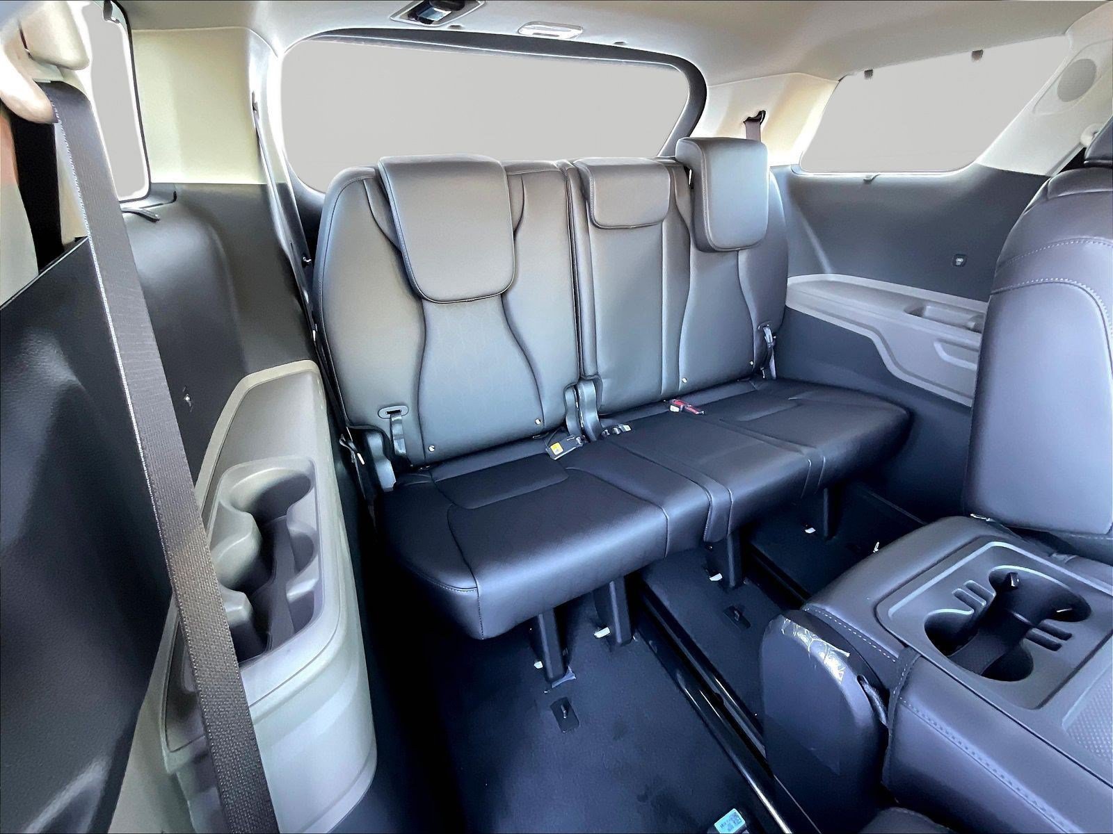 New 2027 Kia Carnival EX FWD image 21