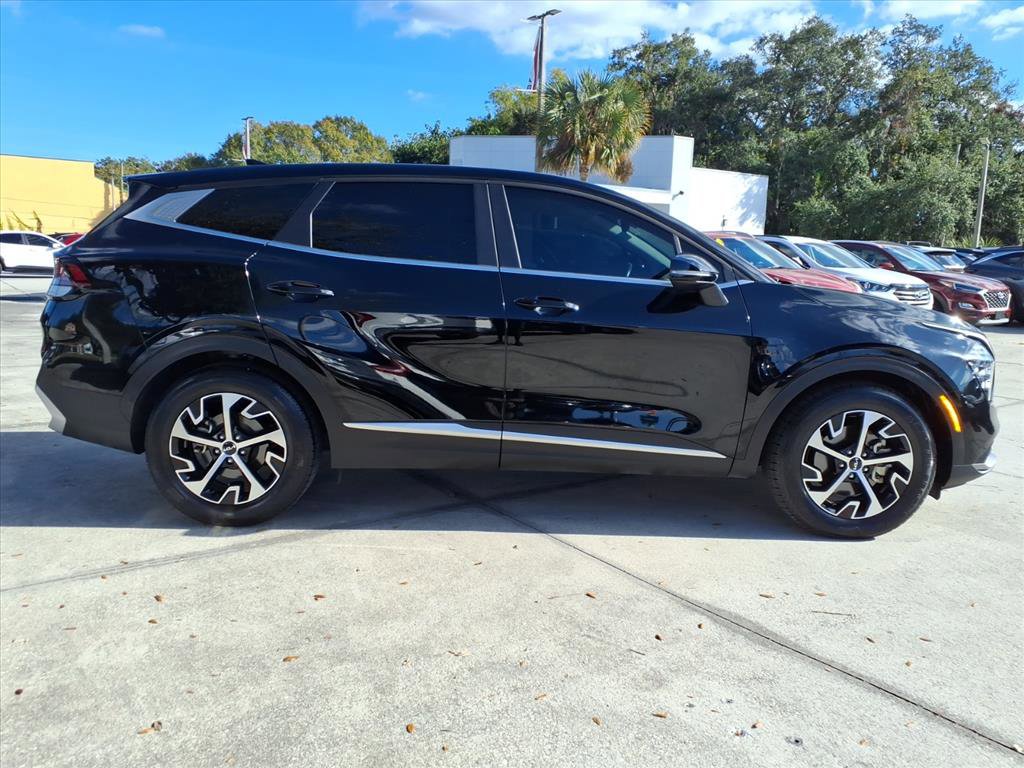 Used 2025 Kia Sportage EX image 8