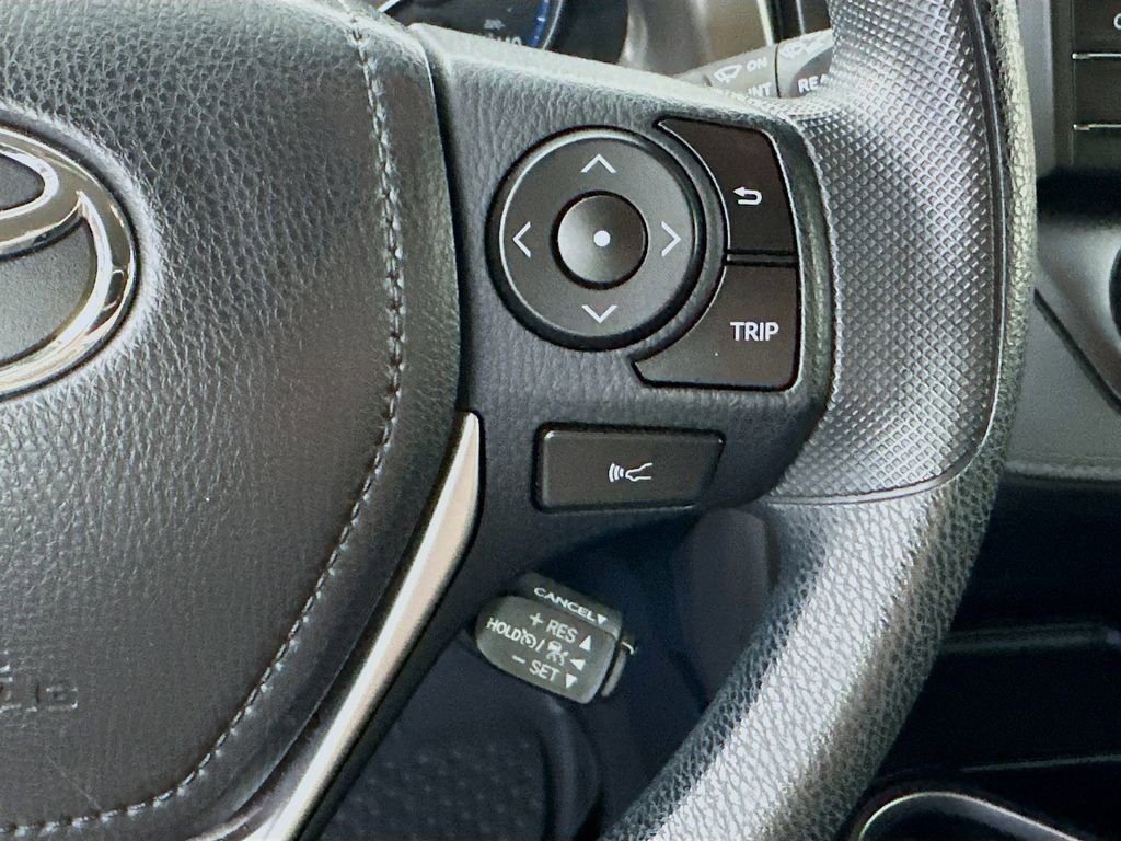 Used 2017 Toyota RAV4 LE AWD/4WD image 24