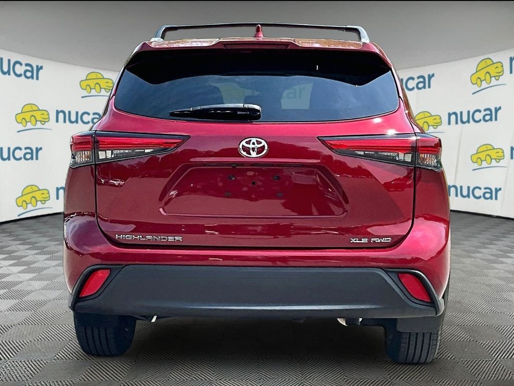 Used 2022 Toyota Highlander XLE AWD/4WD image 5