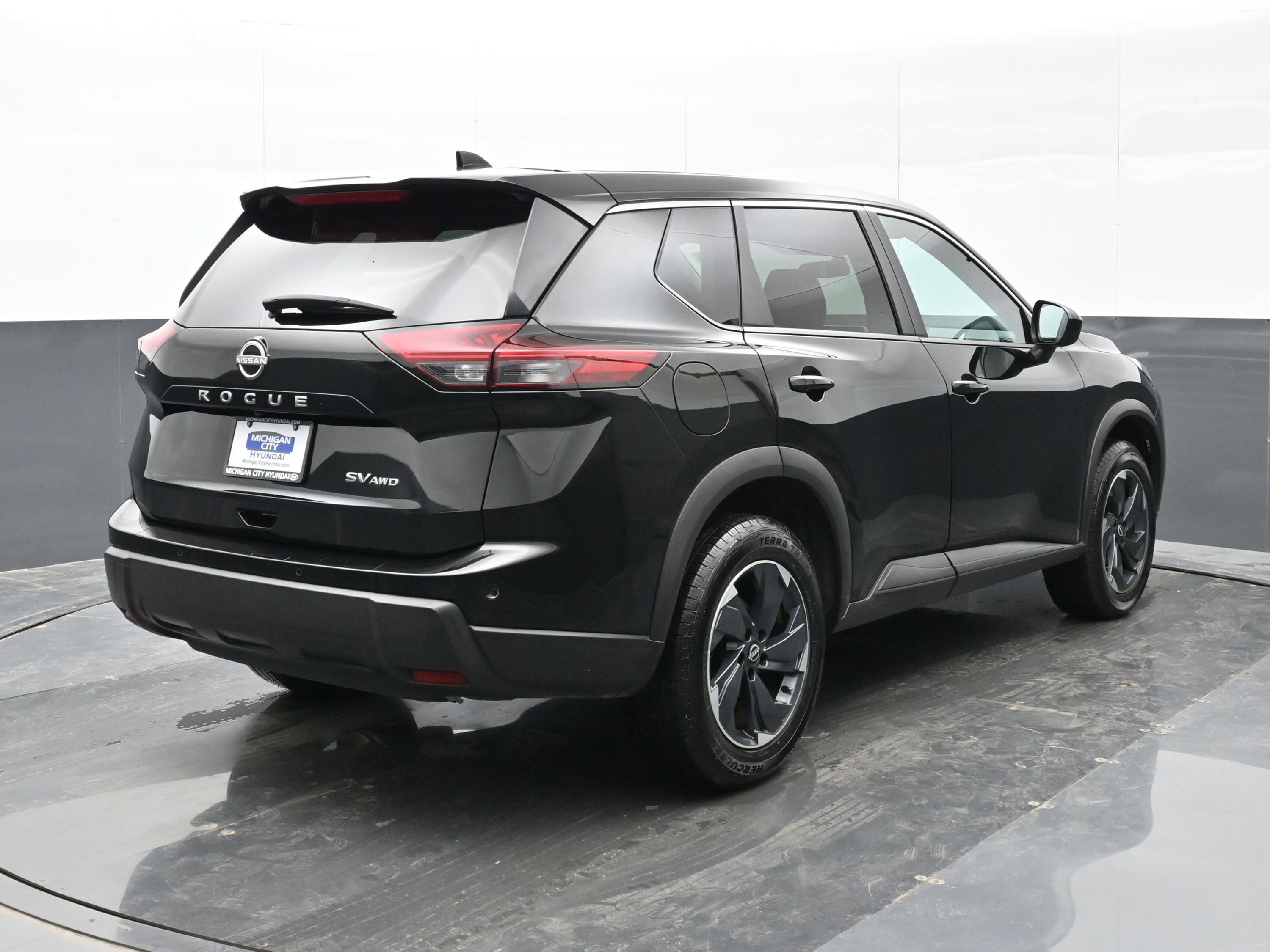 Used 2024 Nissan Rogue SV image 8