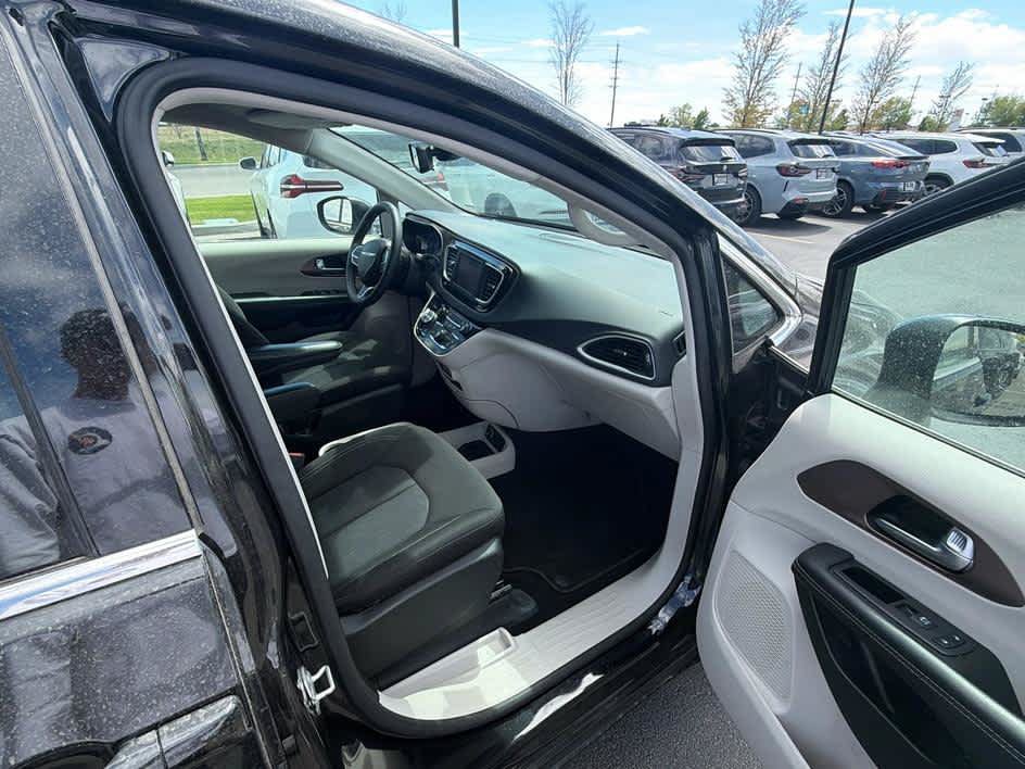 Used 2023 Chrysler Voyager LX FWD image 23