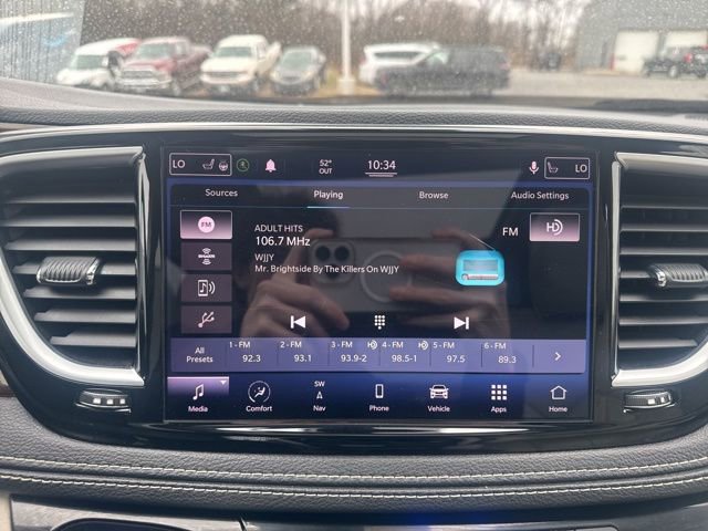 Used 2021 Chrysler Pacifica Limited w/ Premium & Safety Sphere Group image 18