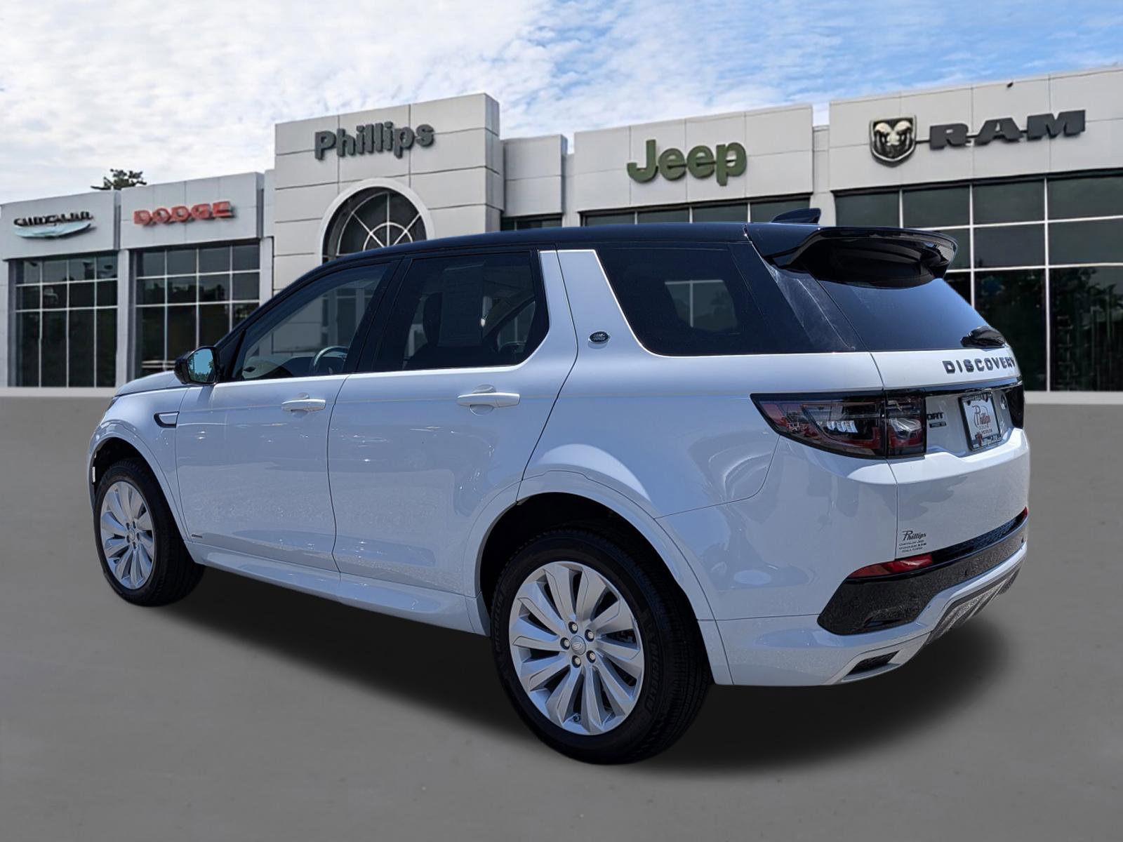 Used 2020 Land Rover Discovery Sport SE R-Dynamic AWD/4WD image 5