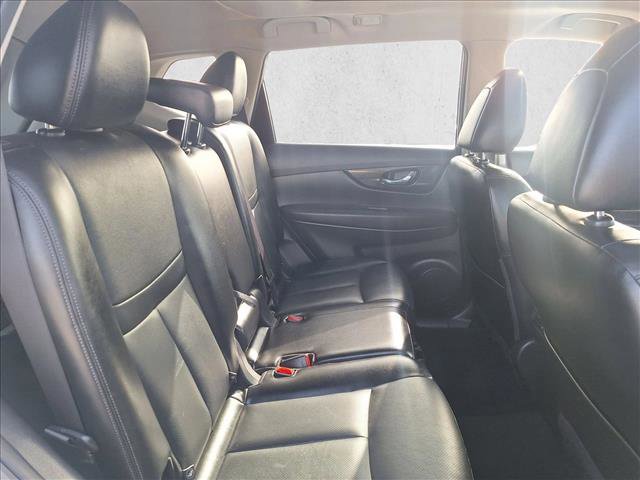 Used 2018 Nissan Rogue SL w/ Premium Package image 17