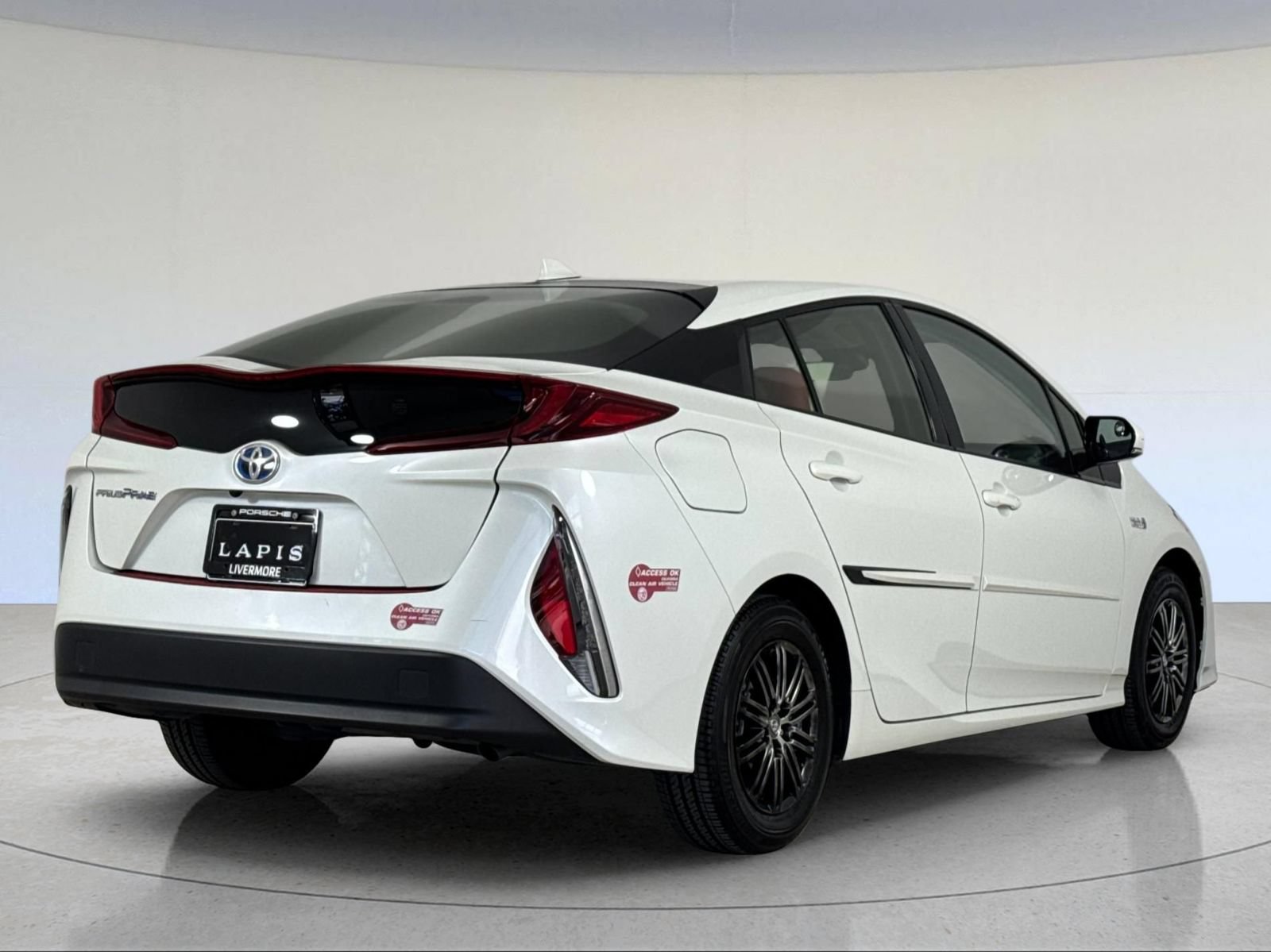 Used 2017 Toyota Prius Prime Premium FWD image 8
