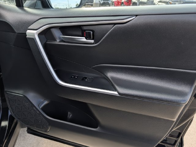 Used 2024 Toyota RAV4 XLE FWD image 33