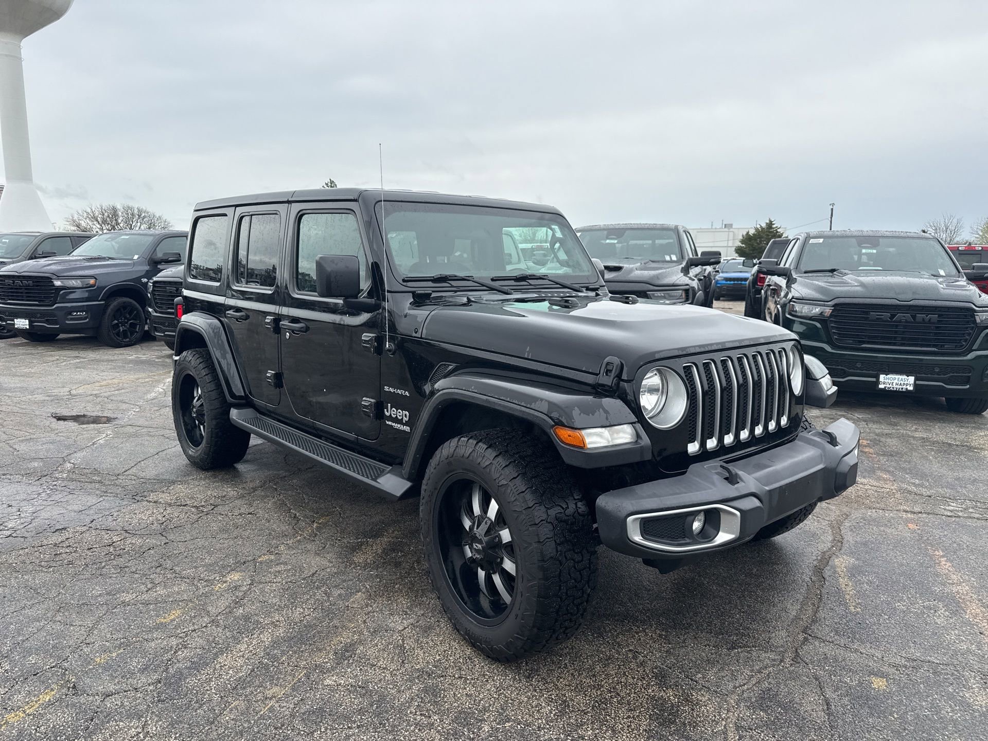 Used 2018 Jeep Wrangler Unlimited Sahara w/ Cold Weather Group image 4