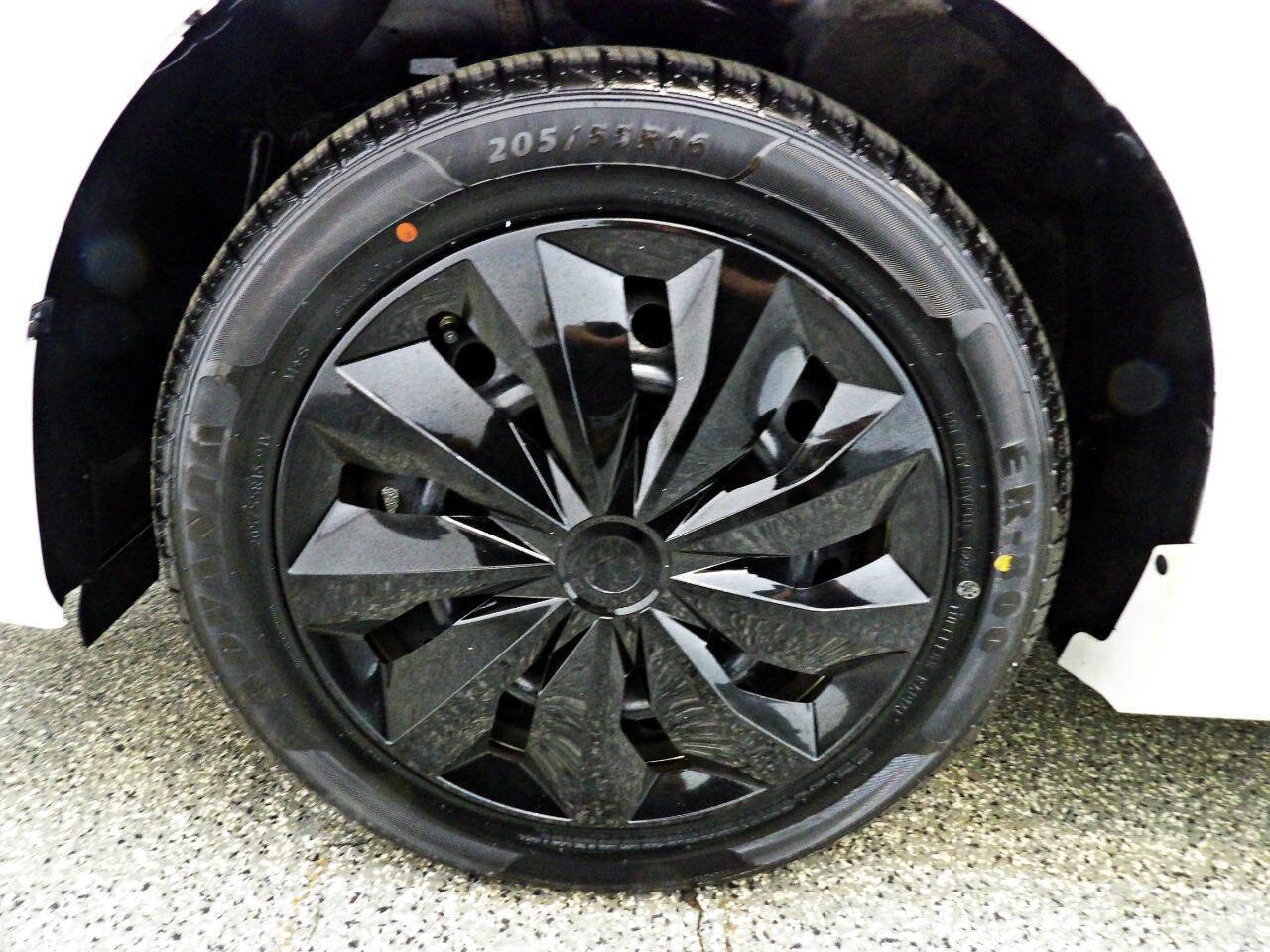 Used 2013 Toyota Matrix L FWD image 17