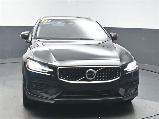 Used 2024 Volvo V60 B5 Cross Country Plus image 3