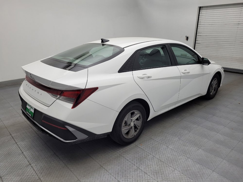 Used 2025 Hyundai Elantra SE image 10