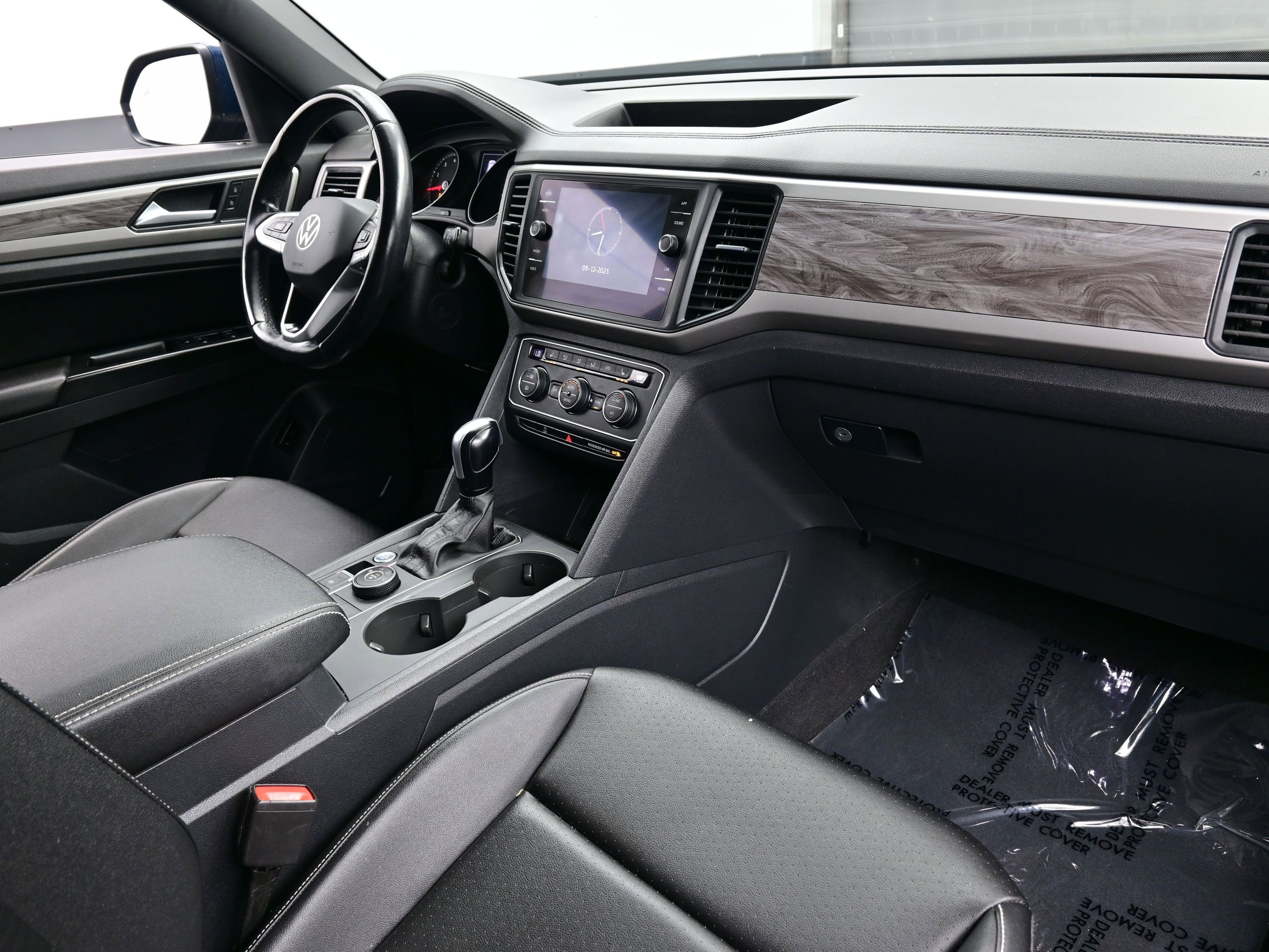 Used 2020 Volkswagen Atlas Cross Sport SE image 16