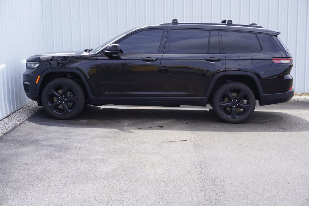 Used 2023 Jeep Grand Cherokee L Limited w/ Black Appearance Package AWD/4WD image 3
