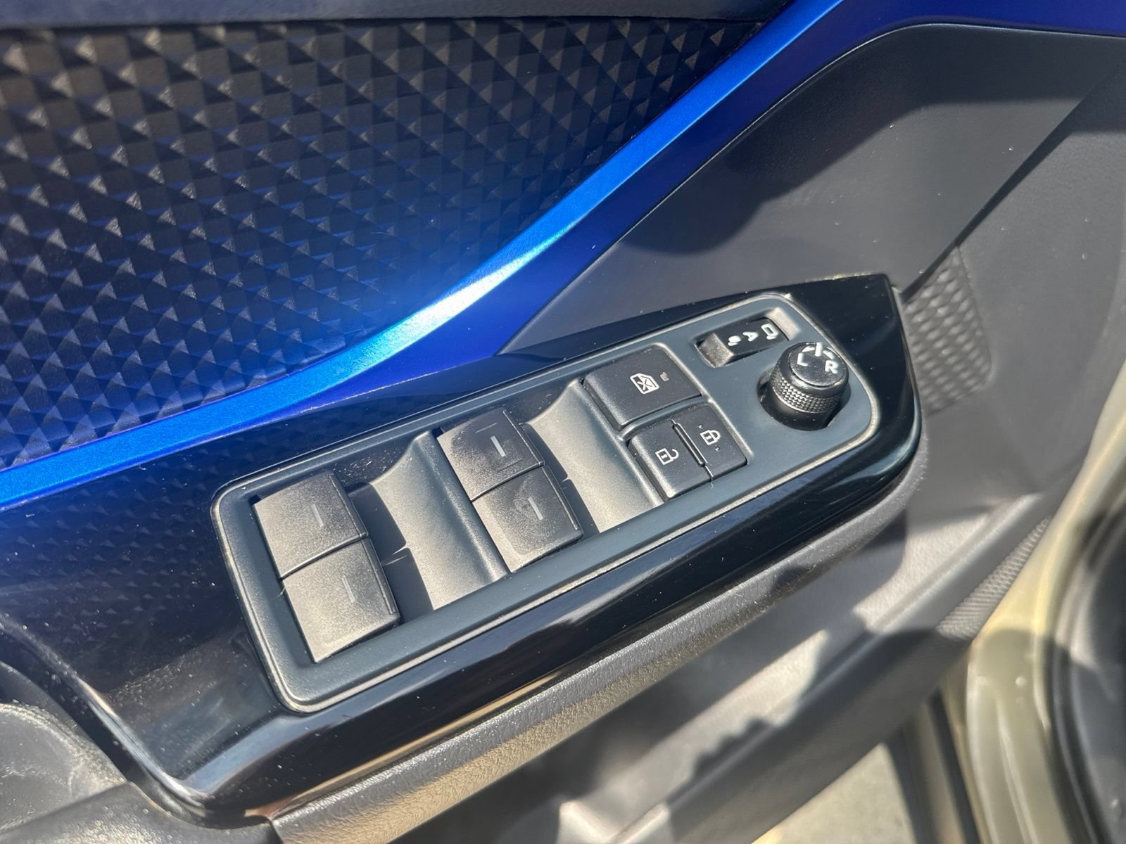 Used 2021 Toyota C-HR XLE FWD image 14
