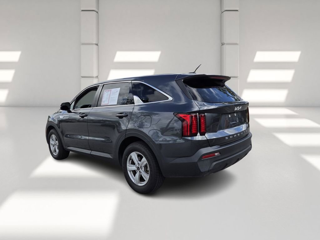 Used 2022 Kia Sorento LX image 5