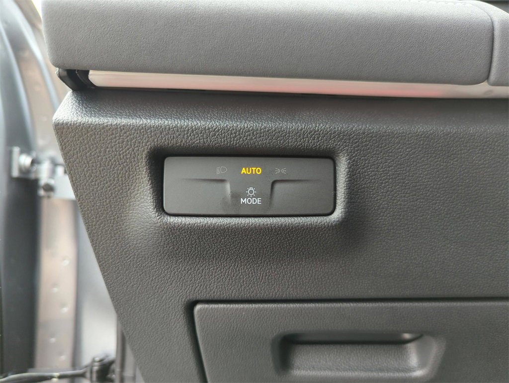 New 2026 Volkswagen Tiguan SE image 27