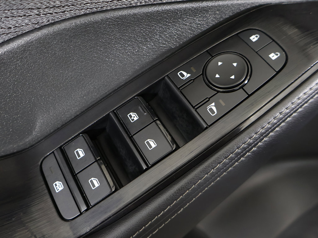 Used 2023 Nissan Rogue SV AWD/4WD image 35