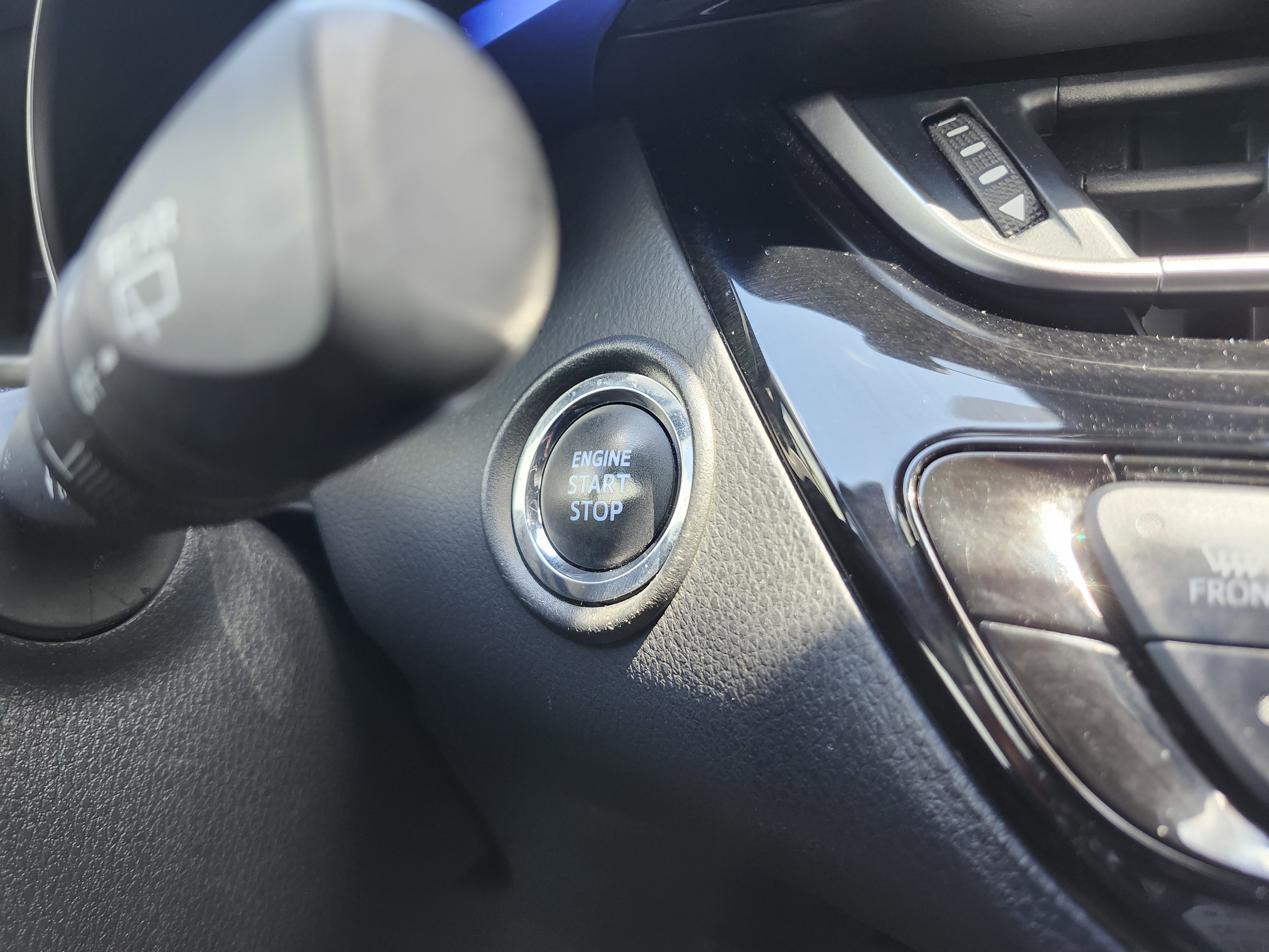 Used 2021 Toyota C-HR XLE FWD image 6