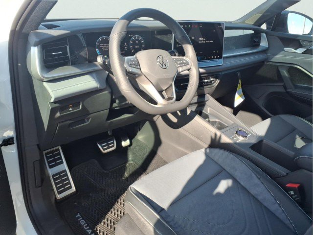 New 2026 Volkswagen Tiguan SE R-Line image 14