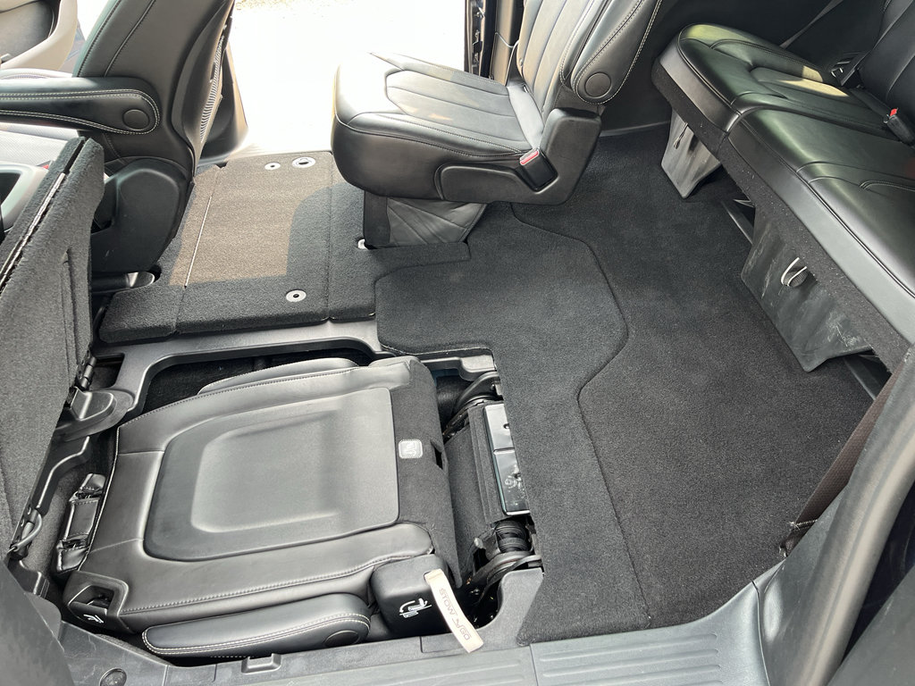 Used 2025 Chrysler Pacifica Select FWD image 30