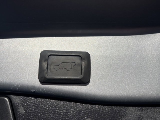 Used 2022 Toyota RAV4 XLE w/ Convenience Package image 5