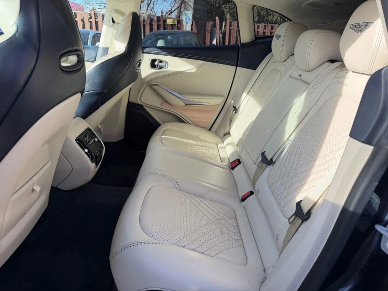 Used 2021 Aston Martin DBX AWD/4WD image 22