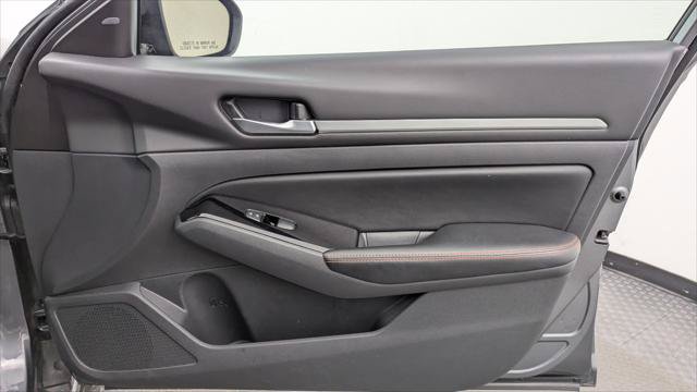 Used 2024 Nissan Altima 2.5 SR FWD image 22