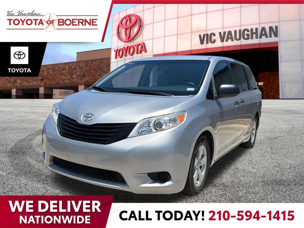 Used 2015 Toyota Sienna L FWD image 1