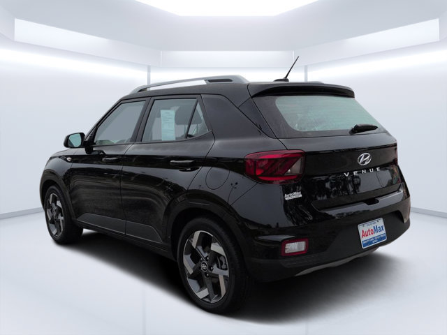 Used 2026 Hyundai Venue SEL FWD image 5