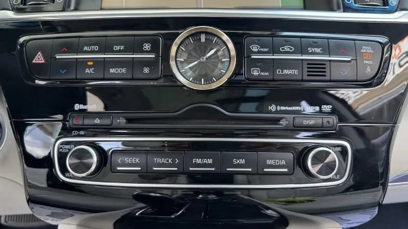 Used 2015 Kia K900 Luxury RWD image 35