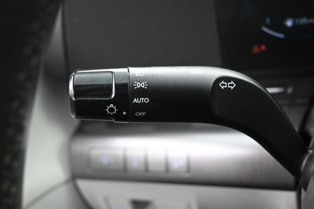 Used 2024 Hyundai Kona Limited FWD image 19