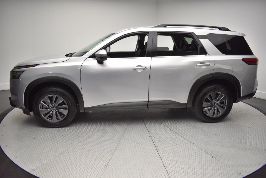 Used 2025 Nissan Pathfinder SV AWD/4WD image 8