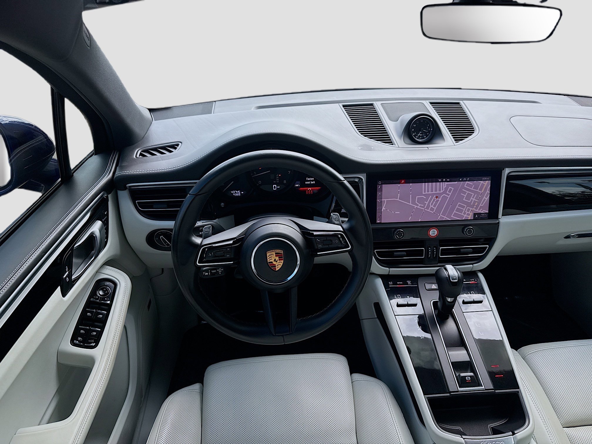 Used 2022 Porsche Macan w/ Premium Package Plus image 20