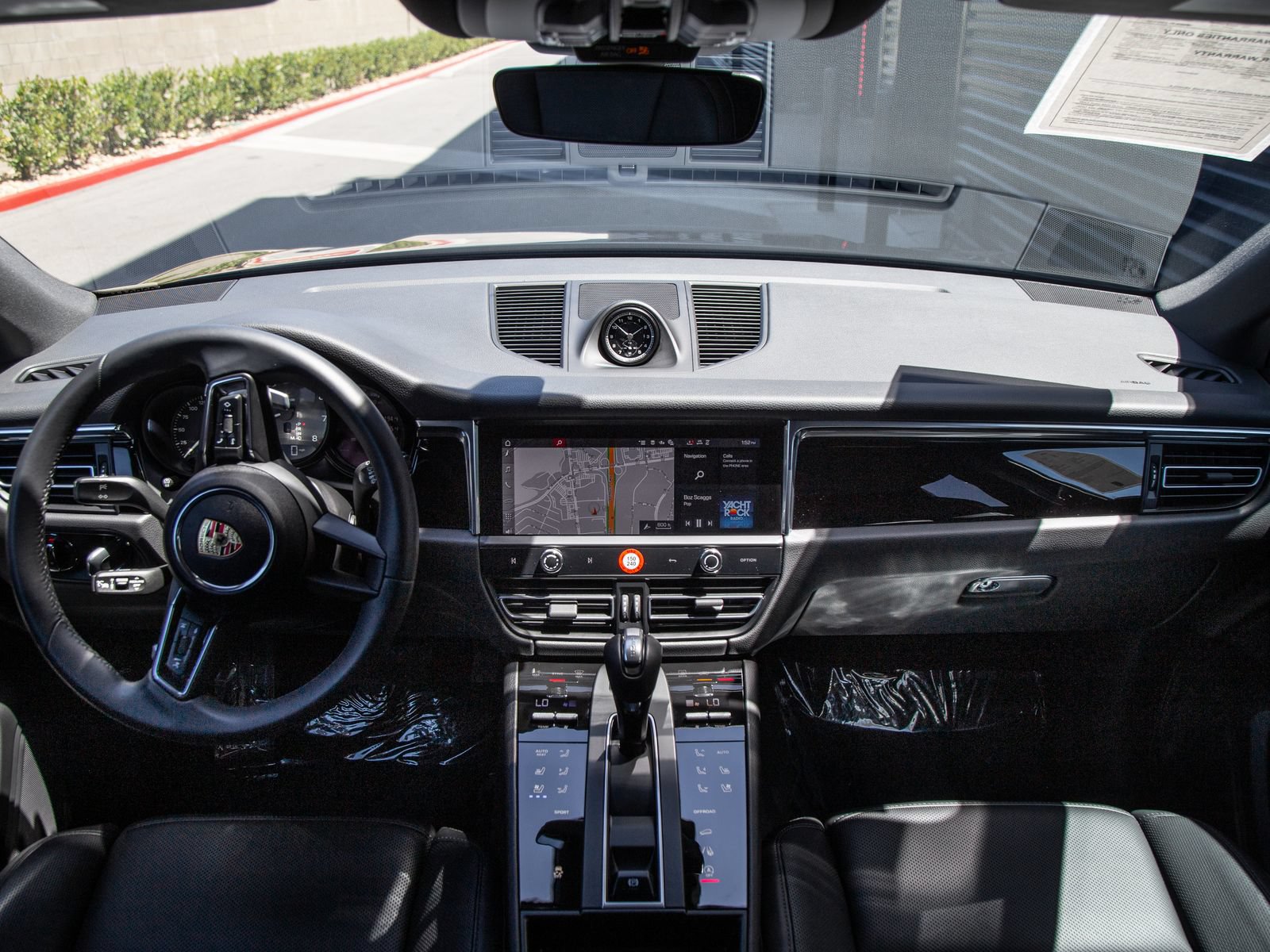 Certified 2023 Porsche Macan AWD/4WD image 15