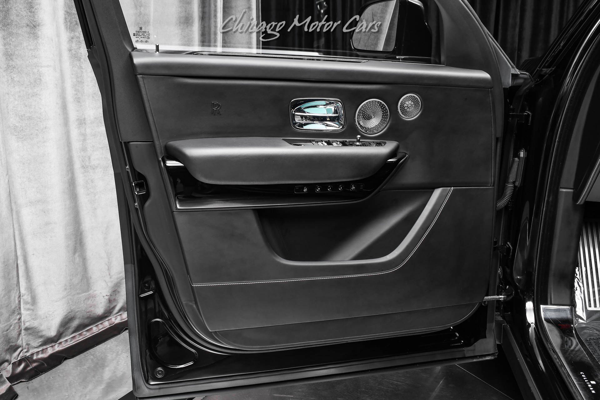Used 2023 Rolls-Royce Cullinan w/ Cullinan Package image 34