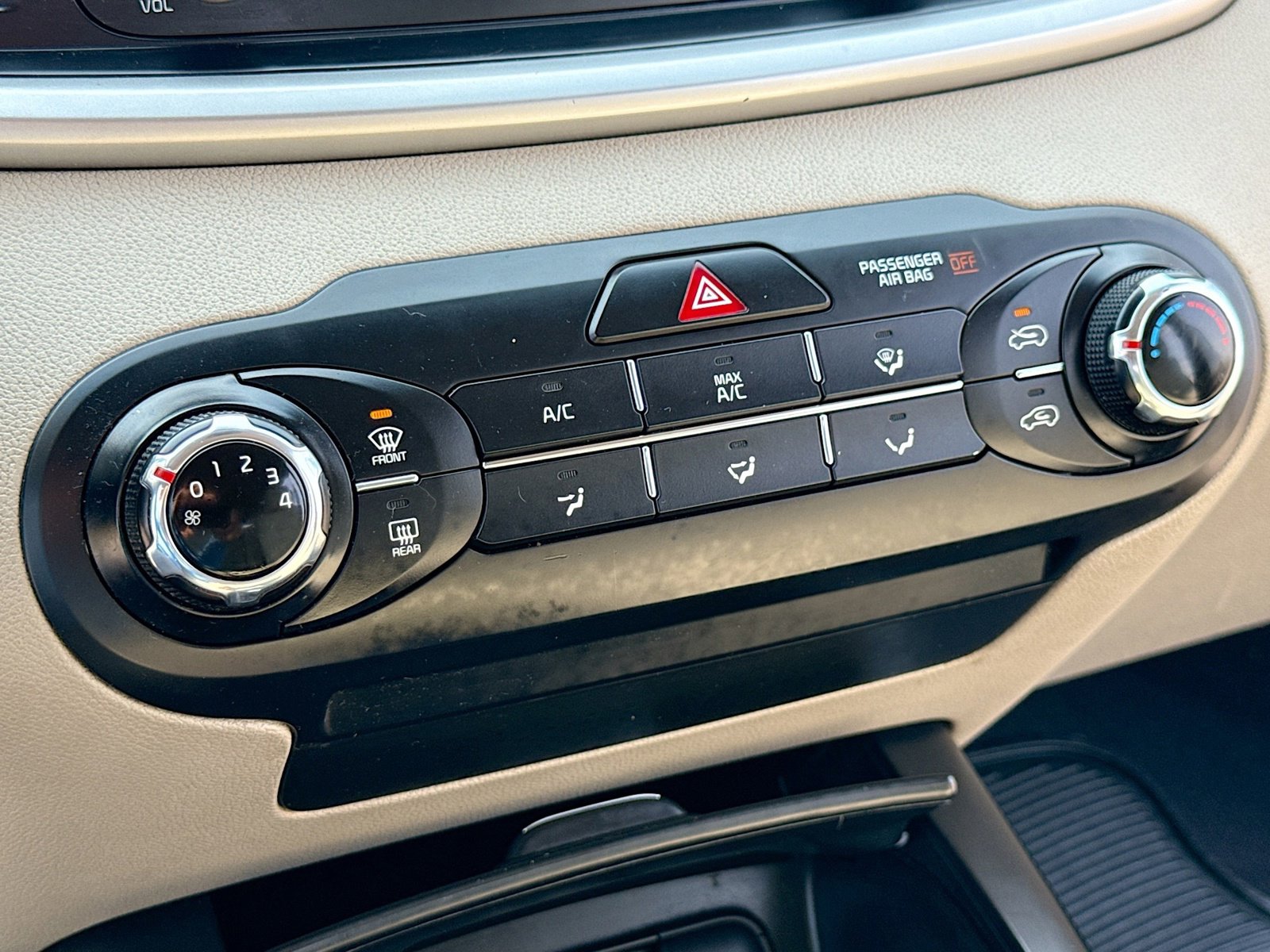 Used 2017 Kia Sorento AWD image 11