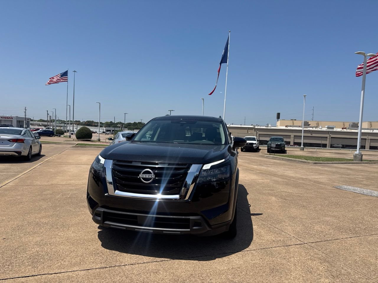 Certified 2025 Nissan Pathfinder SV FWD image 6