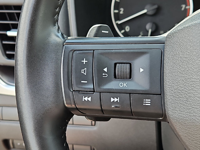 Used 2025 Nissan Rogue SV AWD/4WD image 21