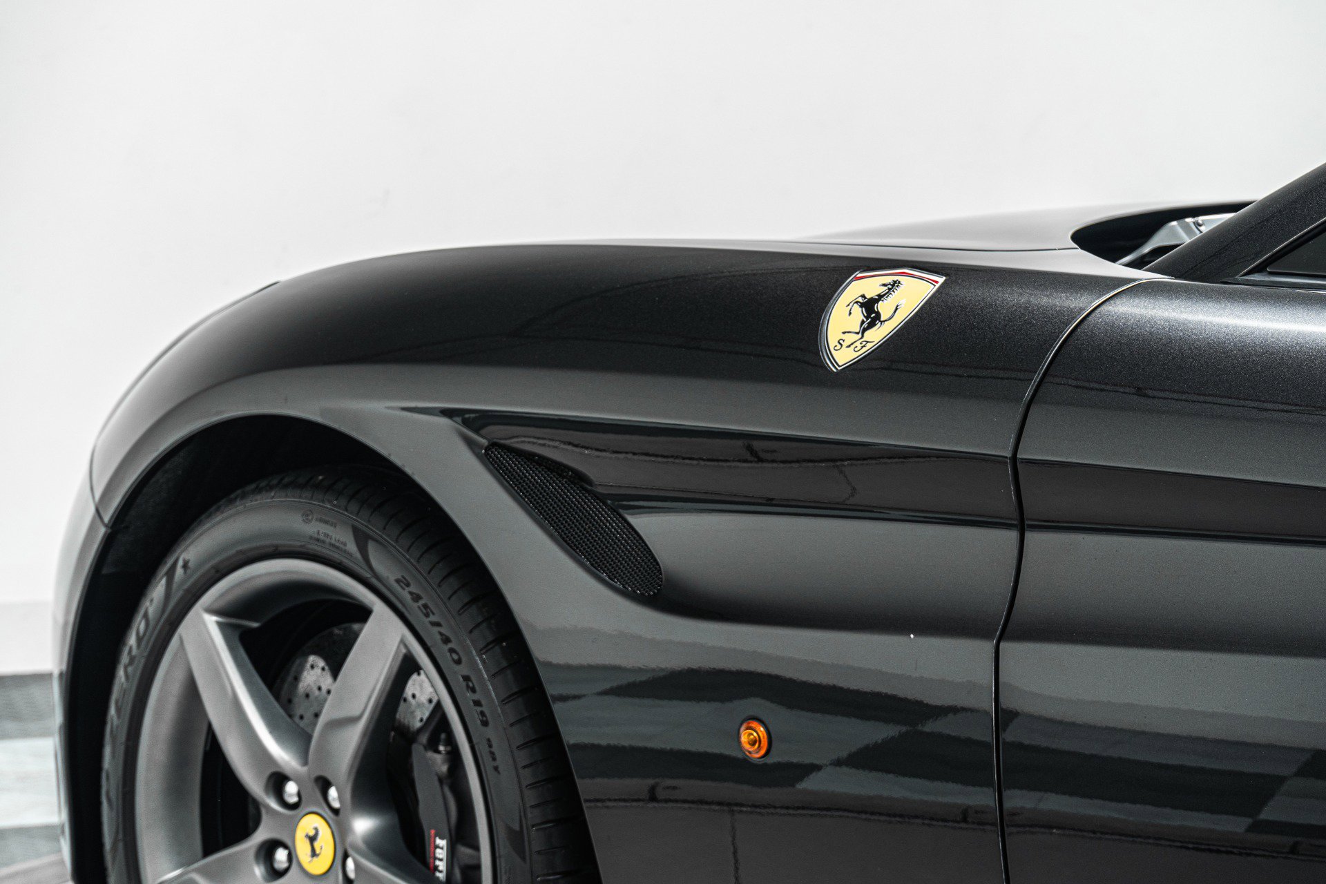 Used 2015 Ferrari California T RWD image 36