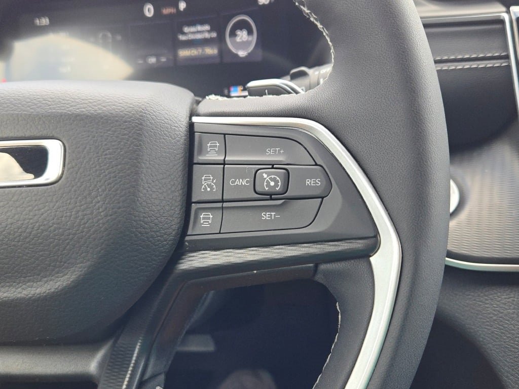 New 2025 Jeep Grand Cherokee Altitude image 34