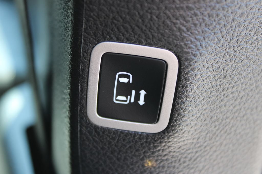 Used 2025 Chrysler Pacifica Select FWD image 33