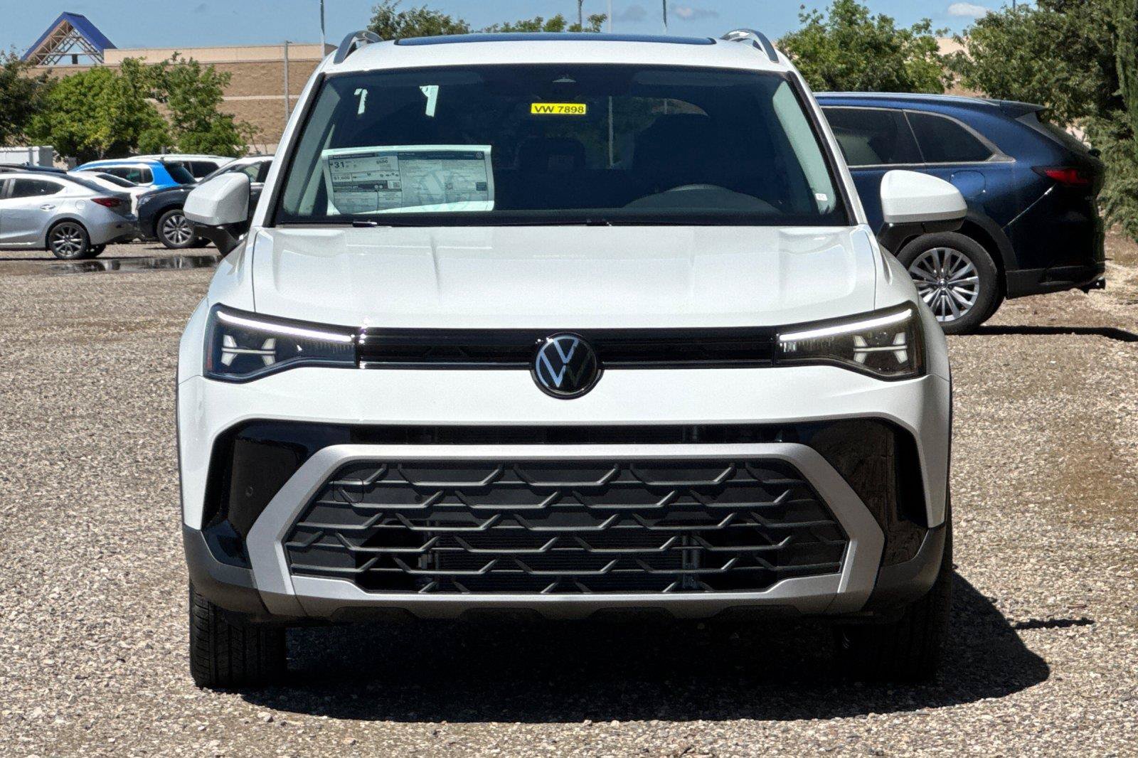 New 2026 Volkswagen Taos SE FWD image 8