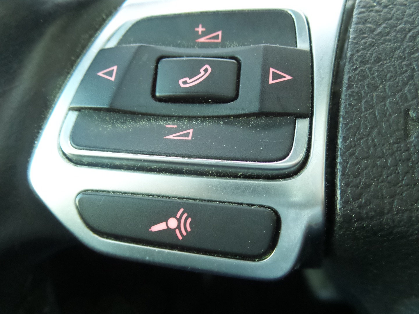 Used 2015 Volkswagen Tiguan R-Line FWD image 72