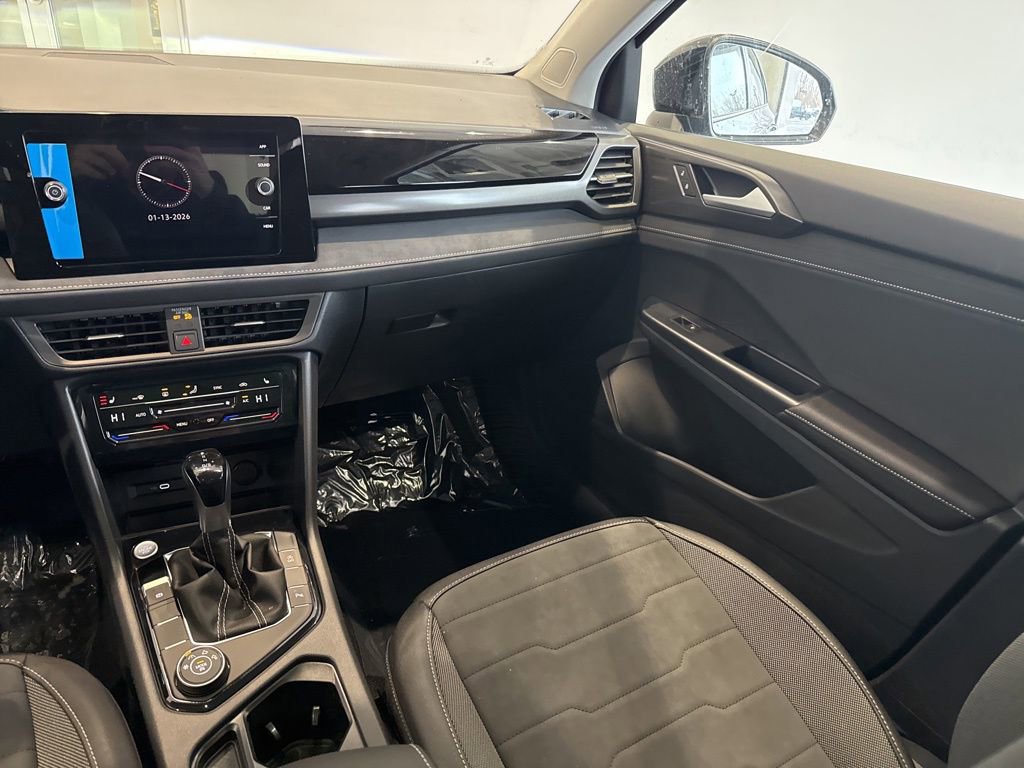 New 2026 Volkswagen Taos SE image 12