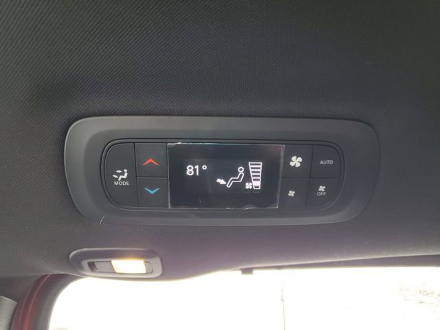 Used 2025 Chrysler Pacifica Limited image 11