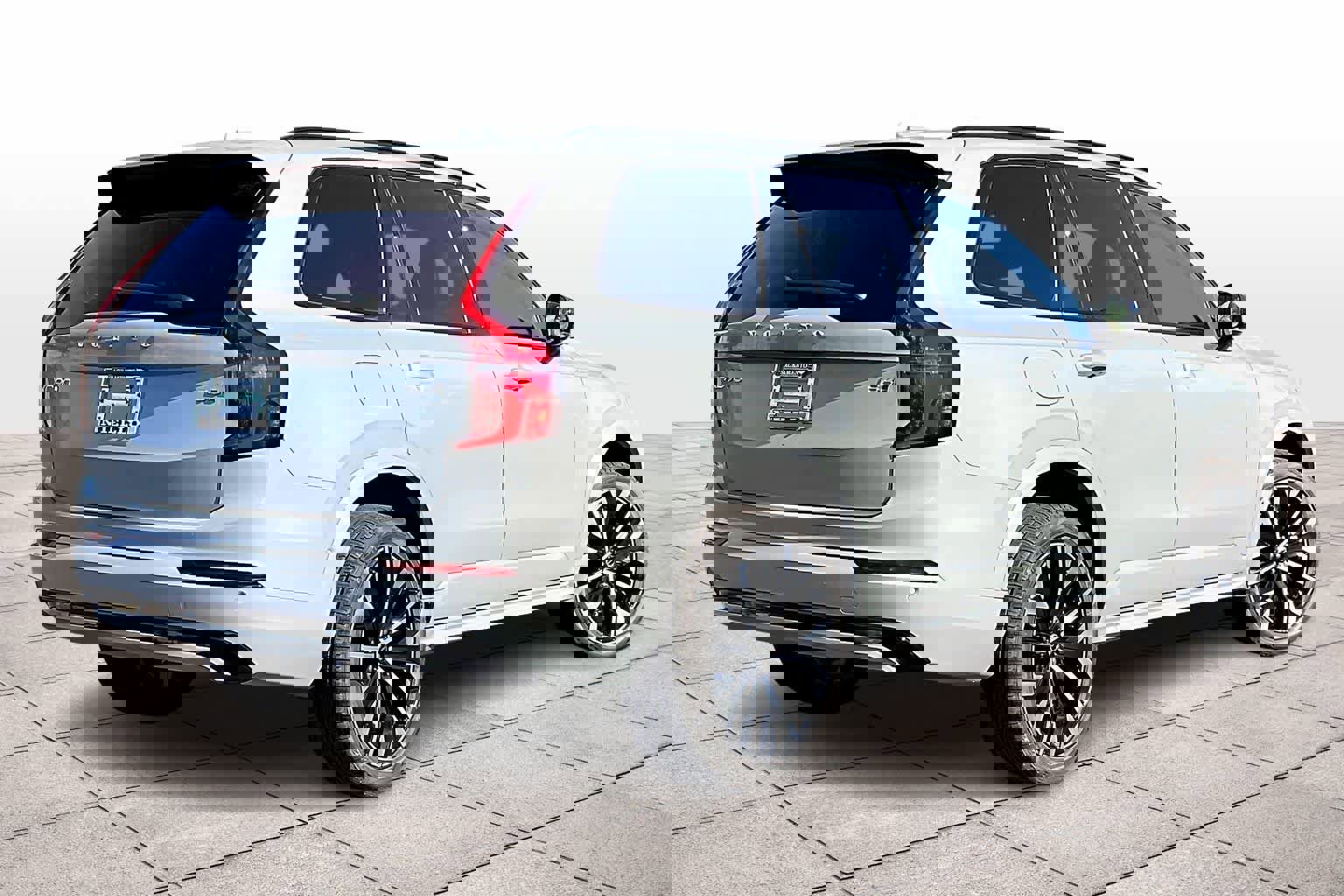 New 2026 Volvo XC90 B6 Ultra w/ Protection Package image 4