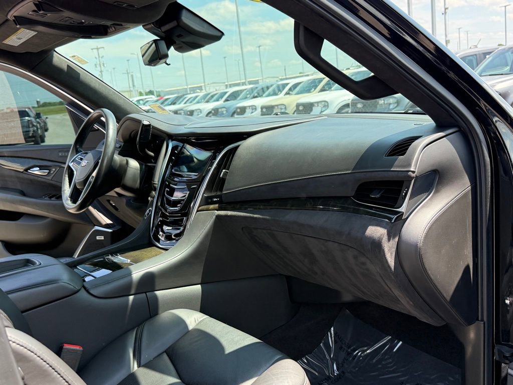 Used 2020 Cadillac Escalade Platinum AWD/4WD image 20