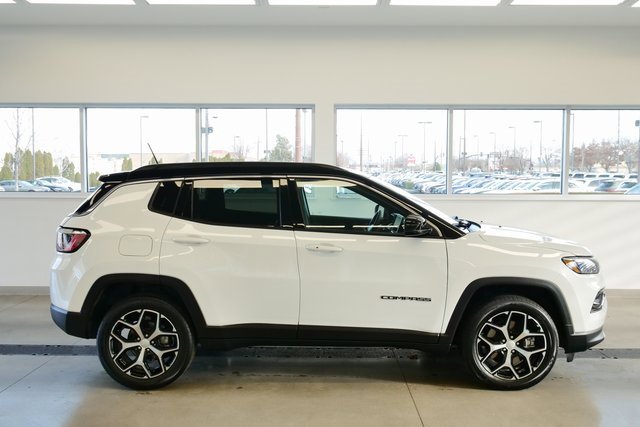 Used 2024 Jeep Compass Limited image 7