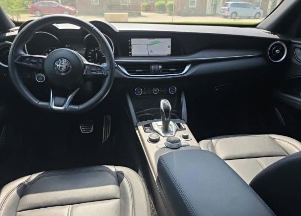Used 2023 Alfa Romeo Stelvio Ti image 7