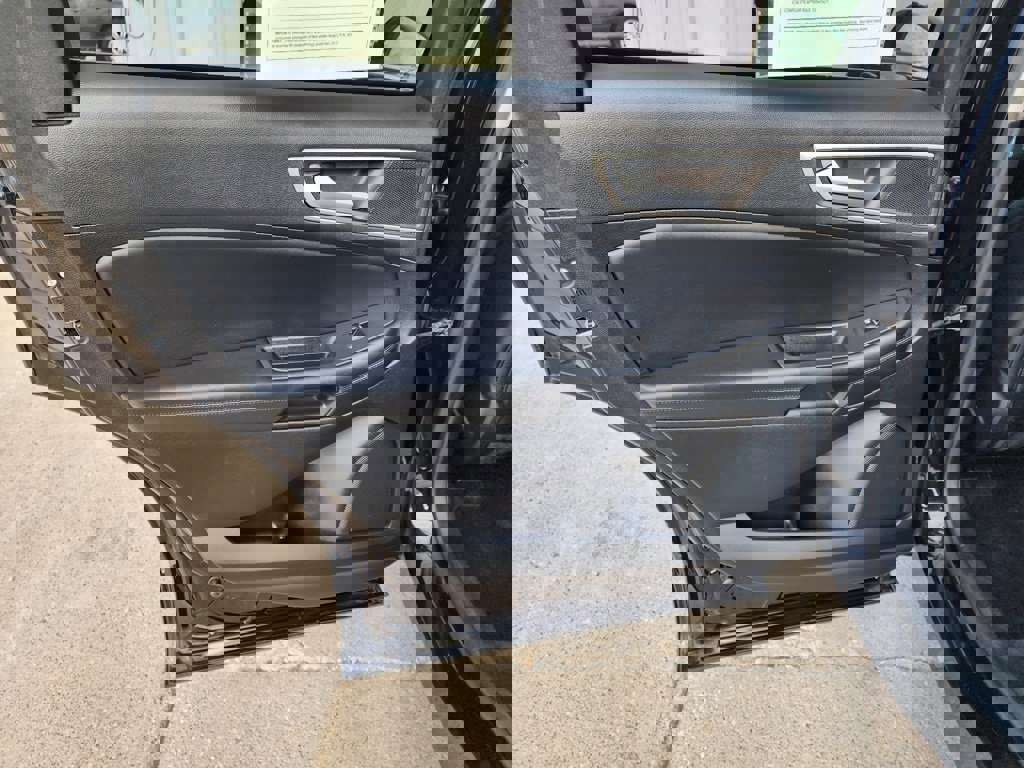 Used 2023 Ford Edge SEL image 12